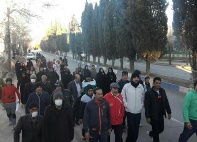 پیاده روی خانوادگی در بافت