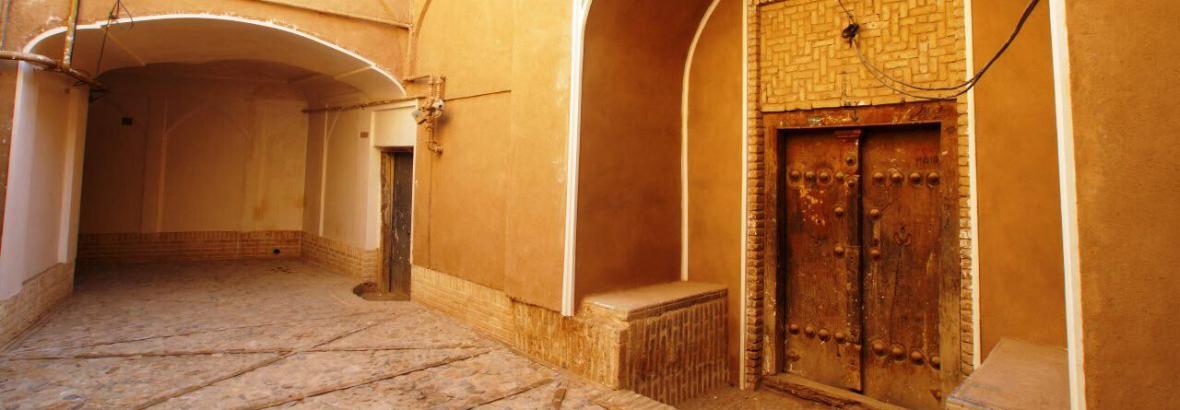 مرمت یکی از طولانی ترین قدیمی ترین دربندهای ایران ، دربند دوره زندیه با 14 بنای خشتی