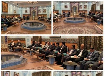 ملاقات جمعی از ایرانیان و فعالان مالی مقیم عمان با ظریف