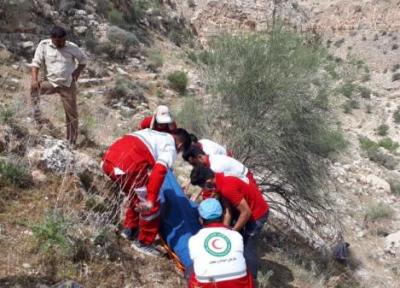 خبرنگاران گردشگران گرفتار در کوه کمرسیاه خرم آباد نجات یافتند