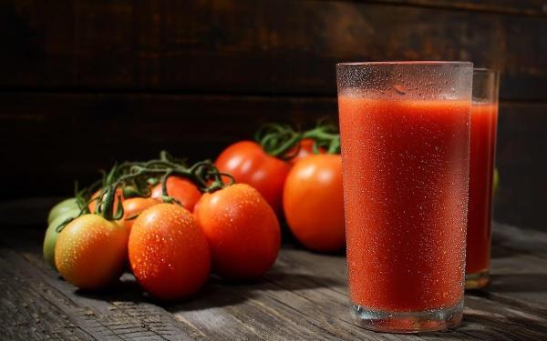 فواید و مضرات آب گوجه فرنگی