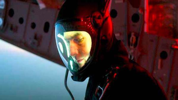 تمرین تام کروز برای ایفای نقش در یک فیلم فضایی