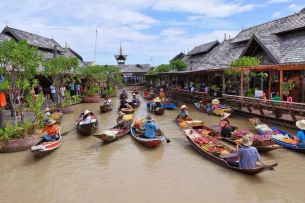 سفری متفاوت و دیدنی به بازارهای شناور تایلند